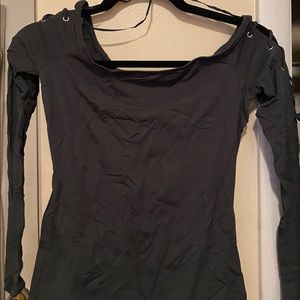 GUESS off shoulder criss cross shoulder us size 4